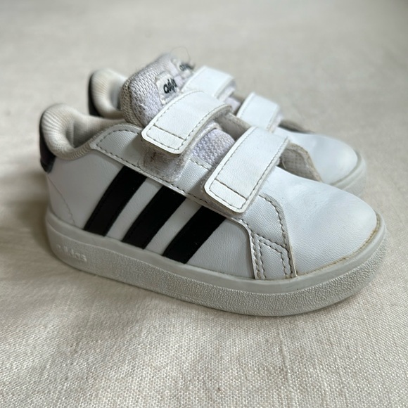 Little Kid Leather Adidas - Picture 1 of 6